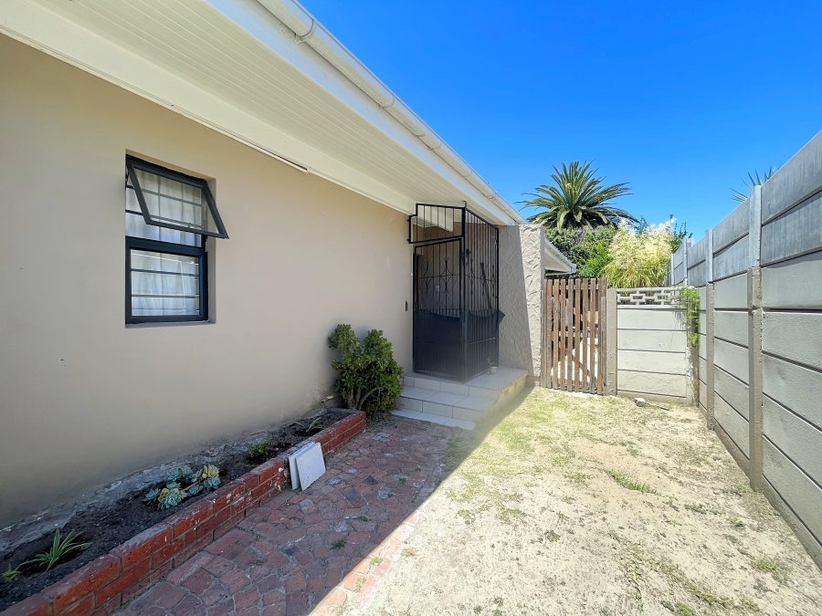 To Let 3 Bedroom Property for Rent in Windsor Park Estate Western Cape